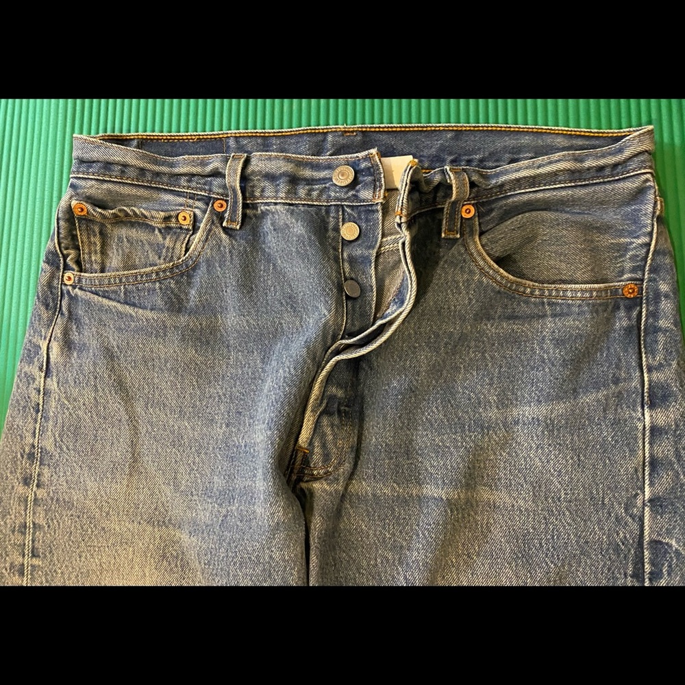 Men’s Levi’s 501 35 x 30 blue denim button fly straight leg